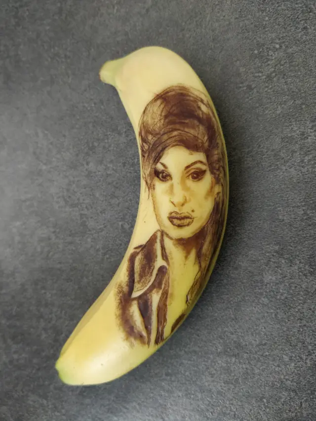 'ኤሚ ዋይንሃውስ' የተሳለችበት ሙዝ