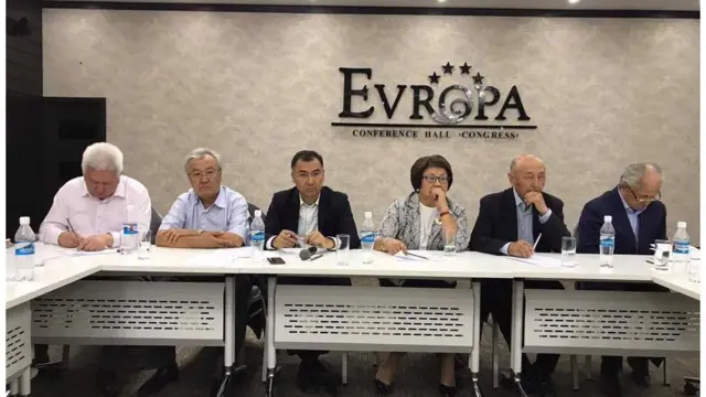 "Акыйкат шайлоо үчүн" кыймылы - экс-президент, өкмөт башчы, спикерлерден турган уюм