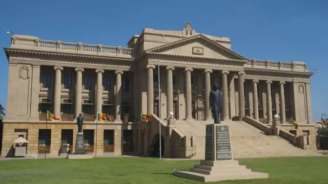 இலங்கை பழைய நாடாளுமன்றக் கட்டடம்.