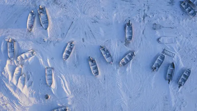 botes en el hielo