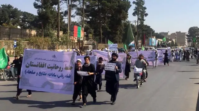 کابران شبکه‌های اجتماعی به این تظاهرات واکنش نشان دادند