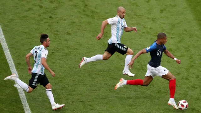 La velocidad de Mbappé fue una pesadilla constante para los jugadores argentinos.