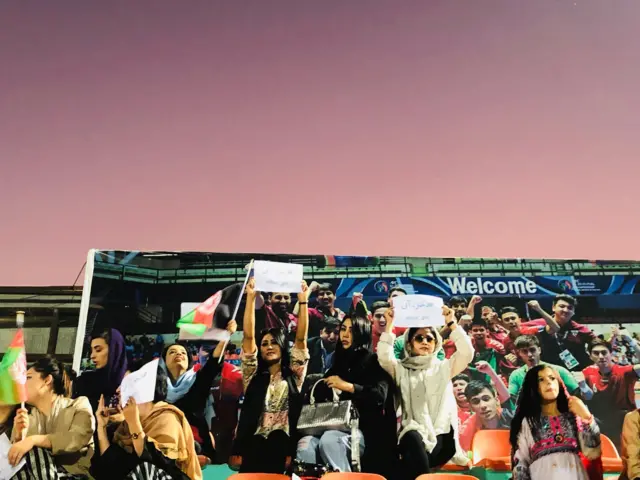 همبستگی دختران افغان با دختر آبی