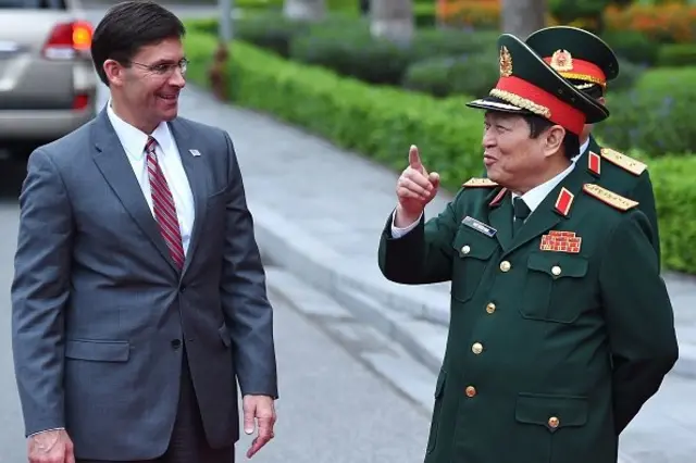 Bộ trưởng Bộ Quốc phòng Hoa Kỳ Mark Esper và Bộ trưởng Quốc phòng Việt Nam Ngô Xuân Lịch.