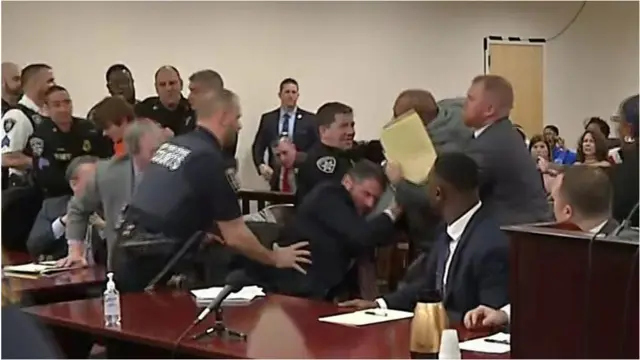 اعترض الأمن قريب أحد الضحايا