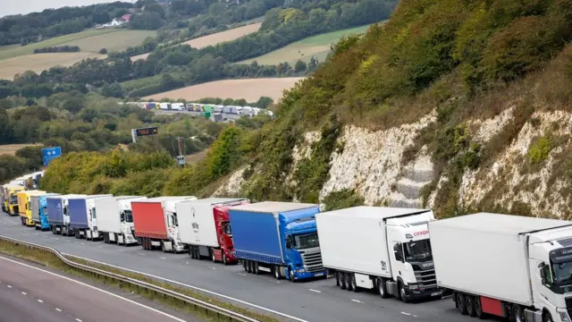 Очередь фур перед портом Дувр во время репетиции брексита, сентябрь 2020