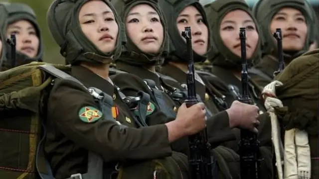 ఉత్తర కొరియా మహిళా సైనికులు