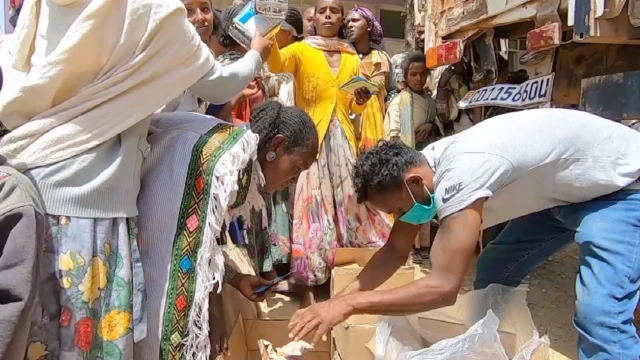 Distribution d'aide alimentaire dans le Tigré