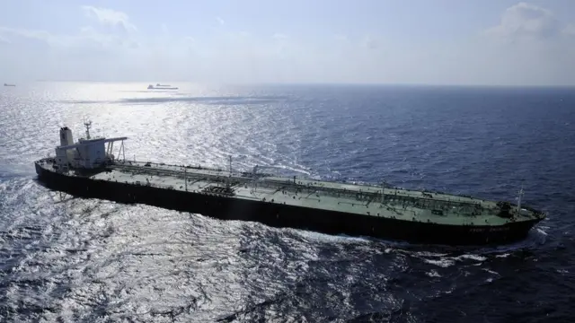 tanker, kapal tanker, kapal minyak, fossil fuel, bahan bakar minyak, energi terbarukan, energi ombak, energi gelombang