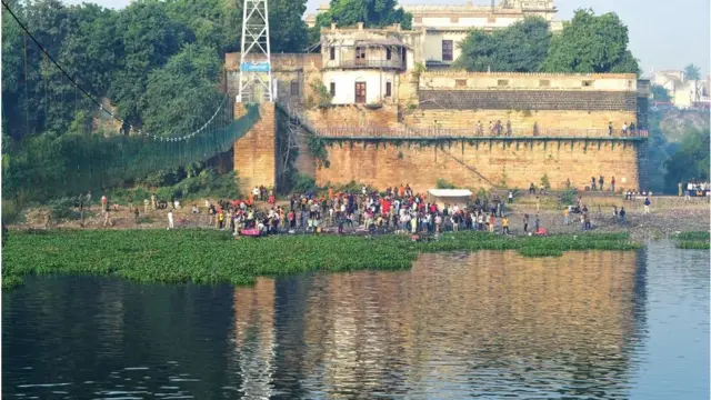 ઝૂલતો પુલ મોરબીના દૂરંદેશી ધરાવતા તત્કાલીન રાજવીના બે મહેલને પણ જોડતો