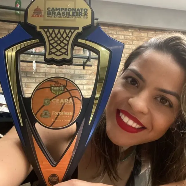 Janyne com troféucheat online casinosbasquete