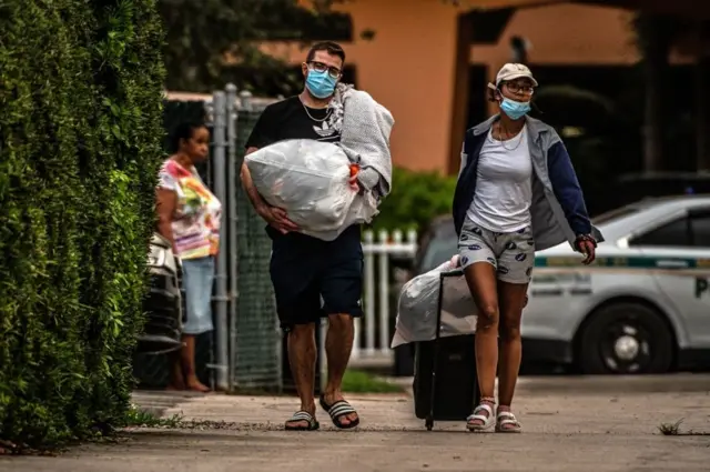 Moradores foram forçados a deixar um prédioquero um jogo que ganha dinheiro de verdadeNorth Beach por considerá-lo "inseguro"