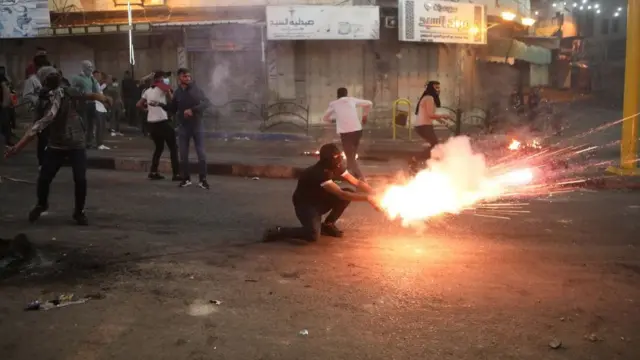 مواجهات بين شبان فلسطينيين وبين الشرطة الإسرائيلية في الخليل في الضفة الغربية