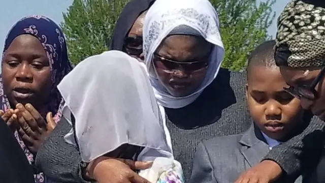 Isinku Aisha Abimbola ní Canada