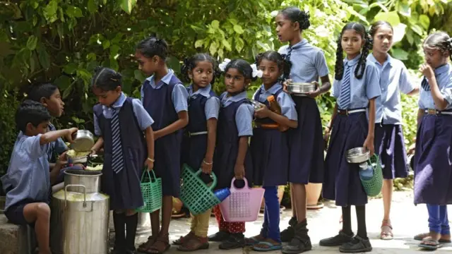 મીડ ડે મિલ