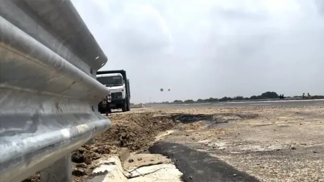 బుందేల్‌ఖండ్ ఎక్స్‌ప్రెస్ వే వర్షానికి ఇలా మారింది