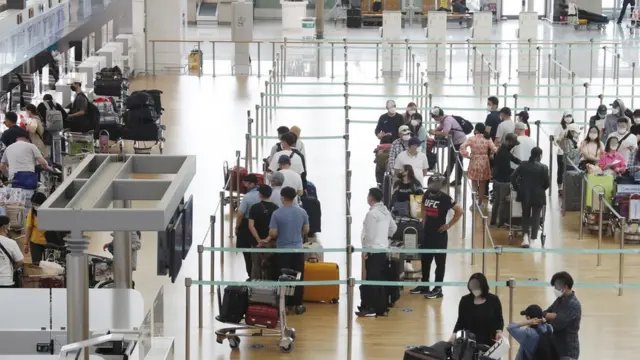 지금까지 해외에서 예방접종을 받은 재외국민이나 유학생은 입국시 2주간 자가격리를 해야 했다