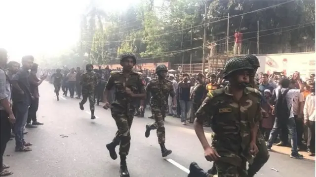 উদ্ধারকাজে যোগ দেয় সেনাবাহিনী