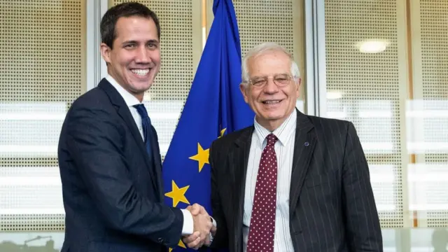 Juan Guaidó y Josep Borrell.