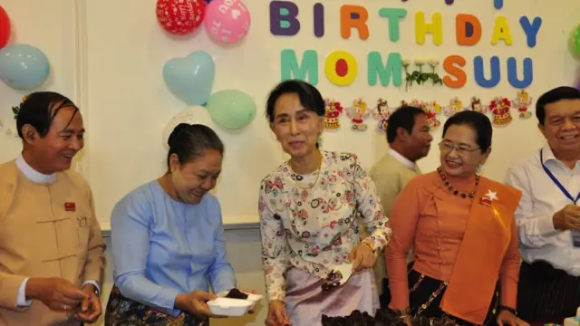 ဒေါ်အောင်ဆန်းစုကြည်