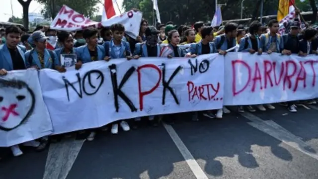 mahasiswa demonstrasi menentang RUU KPK
