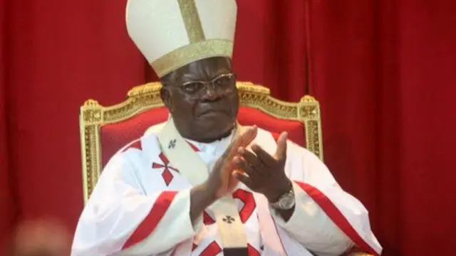 Mgr Mosengwo a déclaré, dans son message de Noël, que le fait de prendre le pouvoir par les armes ne justifie pas qu'on ne puisse le quitter que par les armes, appelant ouvertement à un changement en RDC
