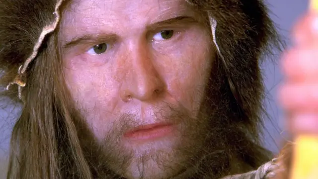 Homme de glace, trouvé préservé dans un glacier du Tyrol au Musée de la préhistoire à Quinson, France le 29 mai 2001