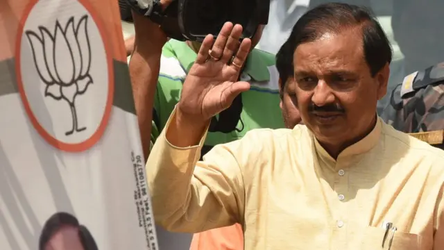 নয়ডার বিজেপি এমপি ও সাবেক কেন্দ্রীয় মন্ত্রী মহেশ শর্মা টিকা পেয়েছেন প্রথম দিনেই