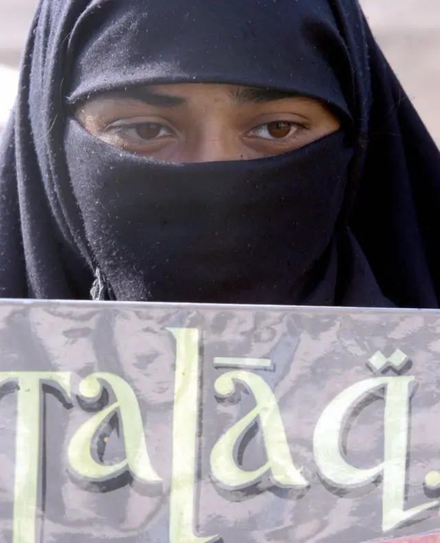 তিন তালাক প্রথা নিয়ে বিতর্ক চলছে ভারতে