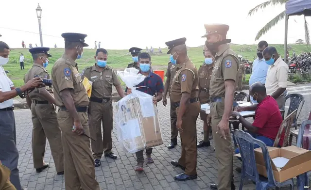 ගාල්ලේ ඡන්ද පෙට්ටි ගෙන ඒම