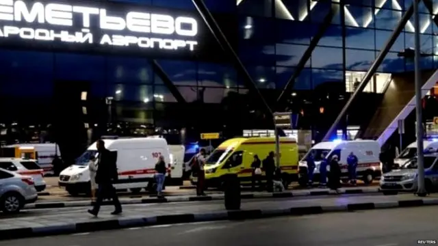 ਏਅਰਪੋਰਟ 'ਤੇ ਖੜ੍ਹੀਆਂ ਐਂਬੂਲੈਂਸ