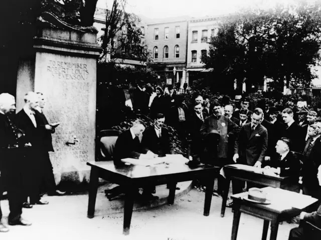 San Fransisco'da 1918 yılında açık havada düzenlenen bir mahkeme
