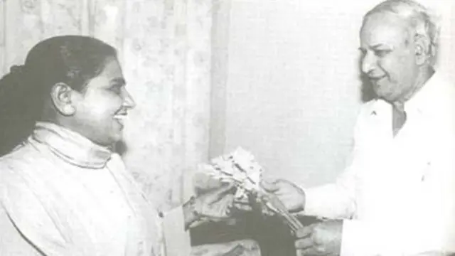 மாயாவதியையும், முலாயமையும் எதிரியாக்கிய 'விருந்தினர் விடுதி'