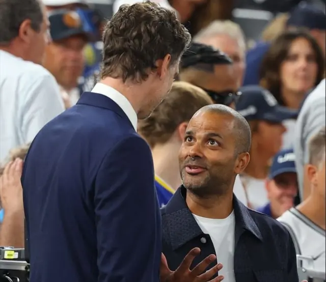 Тони Паркер (десно) и Пау Гасол