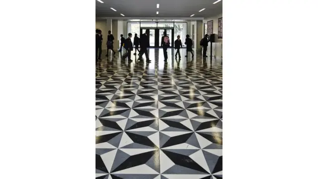 Corredor en la Academia ARK All Saints y Escuela Highshore