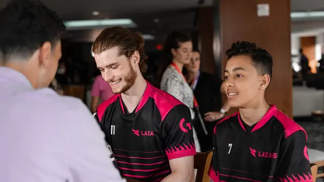 Jaden 'Wolfieiz' Ashman dan pasagnannya Dave 'Rojo' Jong