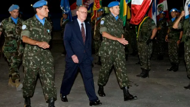 Santos Cruz (esq.) e Floriano Peixoto (dir.) no Haitiprevisão de apostas desportivas2009