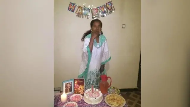 ሀሊማ ሀሰን ለልጇ ማንስ ክላውዘን አቀባበል ስታደርግ