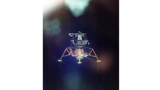 بلغت تكلفة بناء مركبات الهبوط على القمر نحو 400 مليون دولار