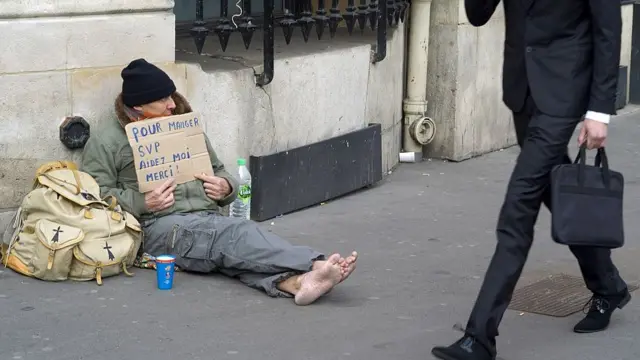 бездомный в париже