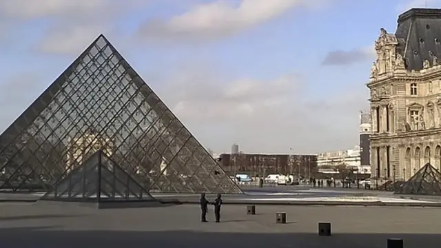 প্যারিস, ল্যুভ, আক্রমণ