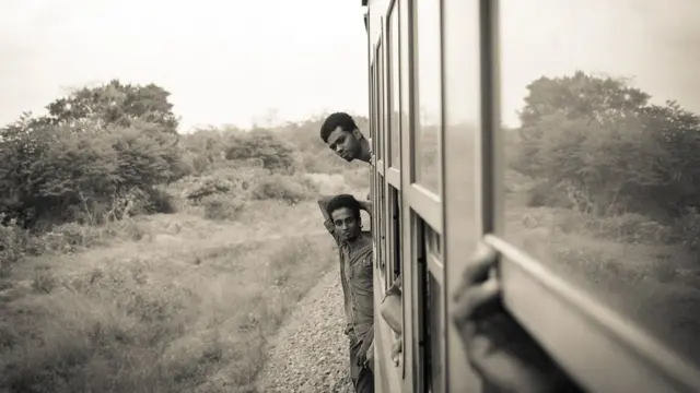 எஸ் ஜே எஸ் போட்டோ பிரியன், திரிகோணமலை