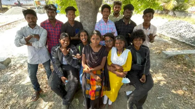 மாணவர்கள்