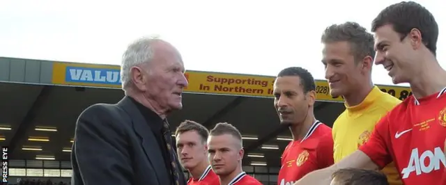 Manchester United a joué un match de témoignage pour Gregg à Windsor Park, Belfast, en 2012