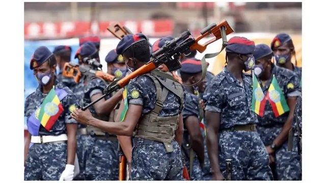 دأبت القوات الفيدرالية على تنظيم عروض عسكرية في مواجهة عروض مماثلة في إقليم تيغراي