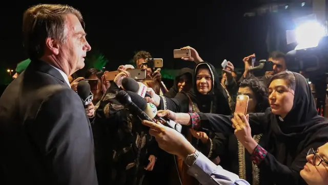 bolsonaro concede entrevista em Riade