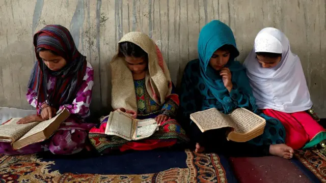 اس رپورٹ کی اشاعت کے موقعے پر اس کی وضاحت کرتے ہوئے وزیرِ تعلیم میر وائز بالغی کا کہنا نے بتایا کہ سکول نہ جانے والے 37 لاکھ میں سے 27 لاکھ لڑکیاں ہیں۔