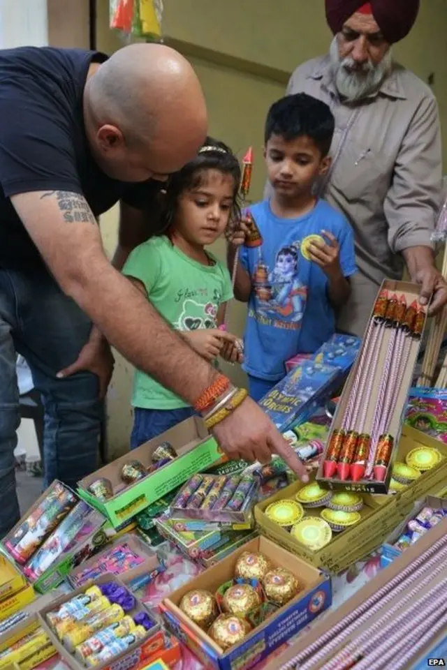 ਅੰਮ੍ਰਿਤਸਰ, ਦਿਵਾਲੀ, ਪਟਾਕੇ