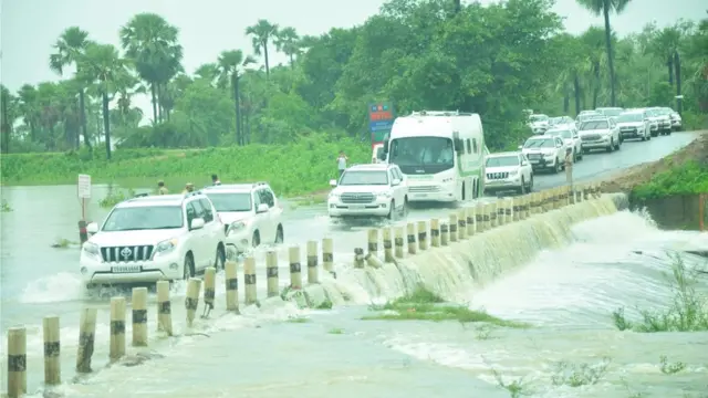 గోదావరికి వరదలు