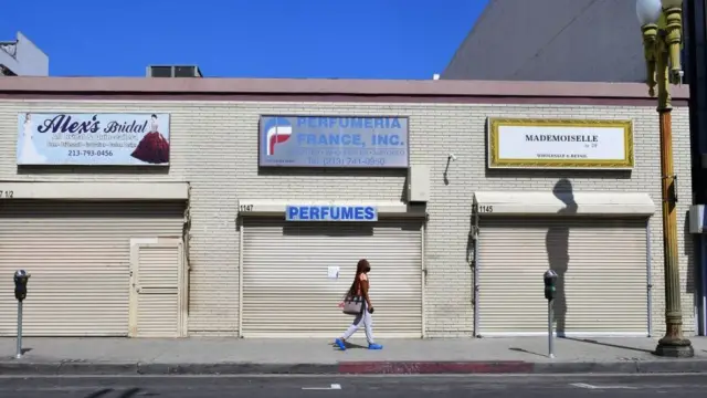 Розничная торговля замерла. Еще недавно эта улица Лос-Анджелеса была оживленной